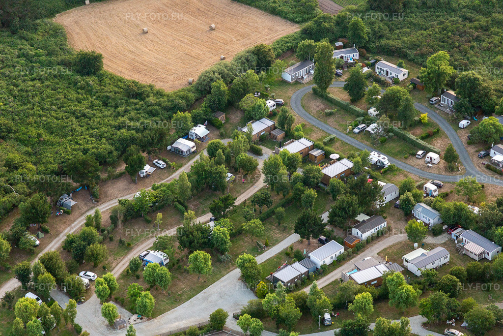Vue aérienne: Camping Des Dunes à Treffiagat dans le département Finistère, France. Photo: IMG_132682.jpg prise le 17/06/2022 par Werner Riehm/FLY-FOTO.eu – Résolution de l'original: 5472 x 3648 px – Camping des Dunes - Camping 3 étoiles à Lesconil (Finistère Bretagne)