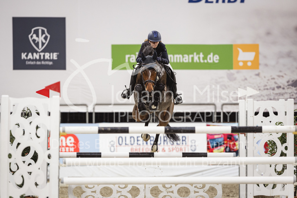 231028_Oldenburg_S1-Spr_Amateure-199 | Deine schönsten Turniermomente als professionelle Fotos! Entdecke hochwertige Pferdesport-Fotografie im Online-Shop. Jetzt Fotos finden & bestellen!