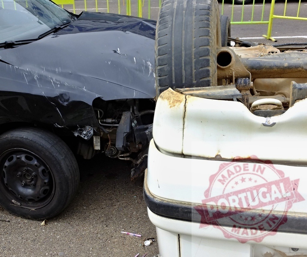 Two damaged cars after a traffic accident showing broken parts | Close-up of two damaged cars after a severe collision, highlighting the impact and destruction caused by a traffic accident - Realisiert mit Pictrs.com