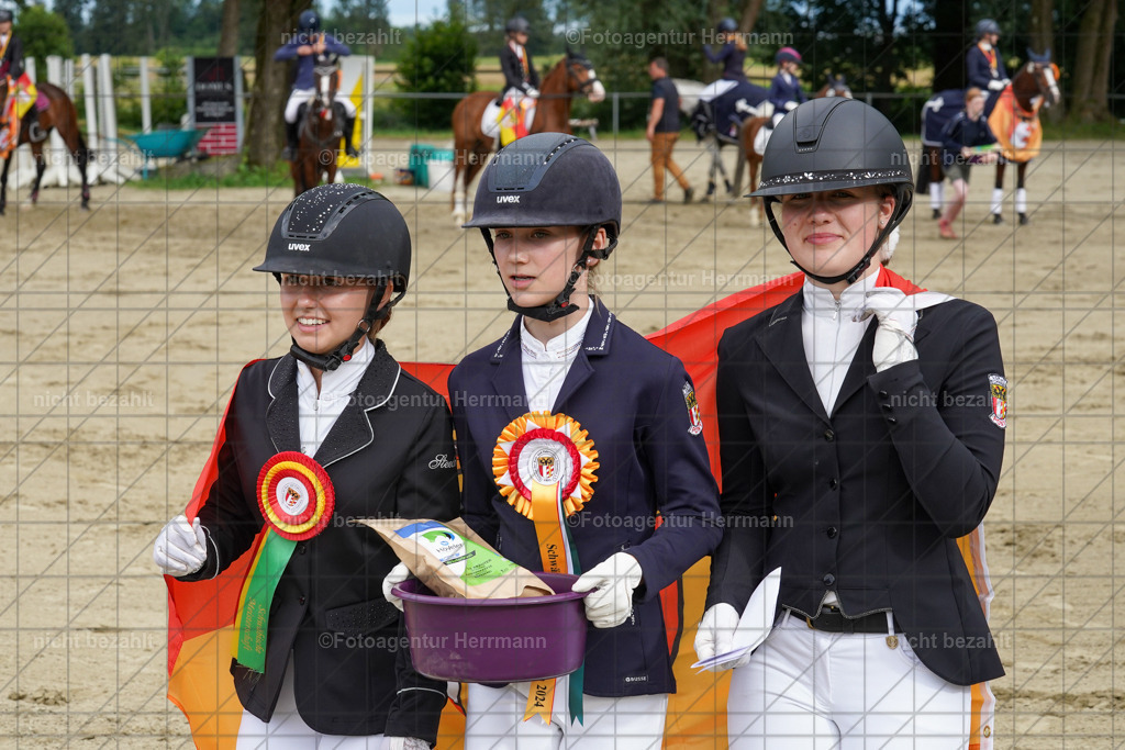 20240630-FAH02587 | Turnierbilder Schwabmünchen, Dressurbilder, Springreitturnier, Reitsportbilder, Turnierfotografen Bayern, Turnierfotograf