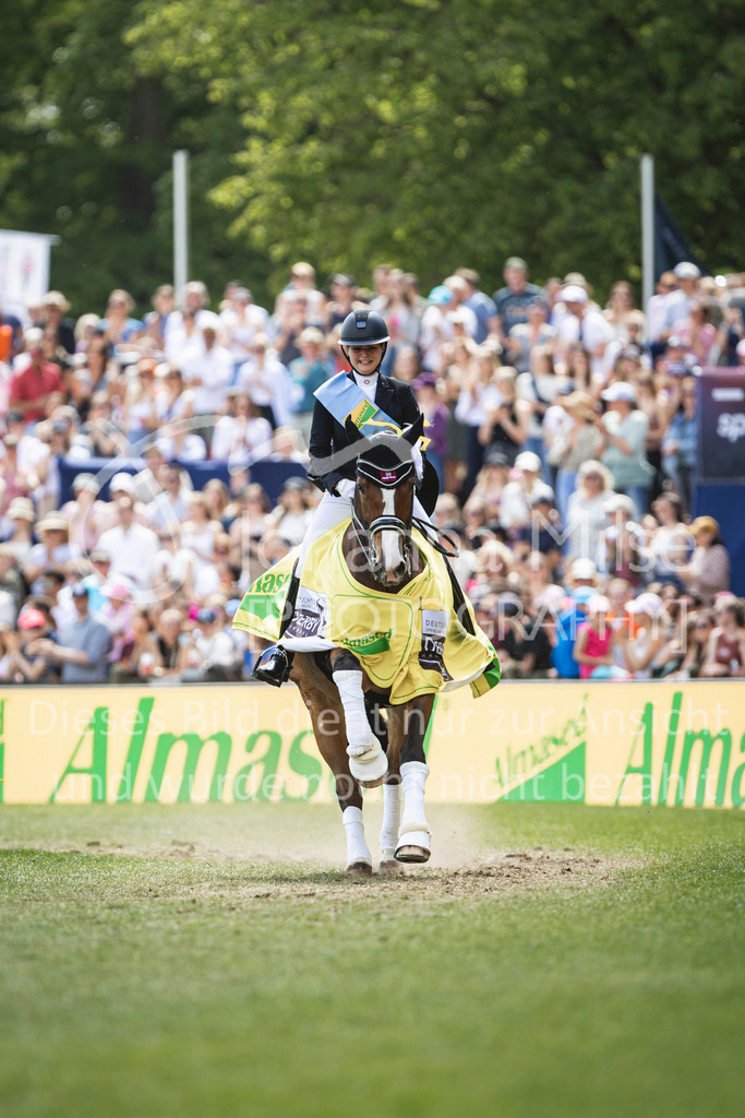 240512_Hamburg_Dressur-Derby-103 | Deine schönsten Turniermomente als professionelle Fotos! Entdecke hochwertige Pferdesport-Fotografie im Online-Shop. Jetzt Fotos finden & bestellen!