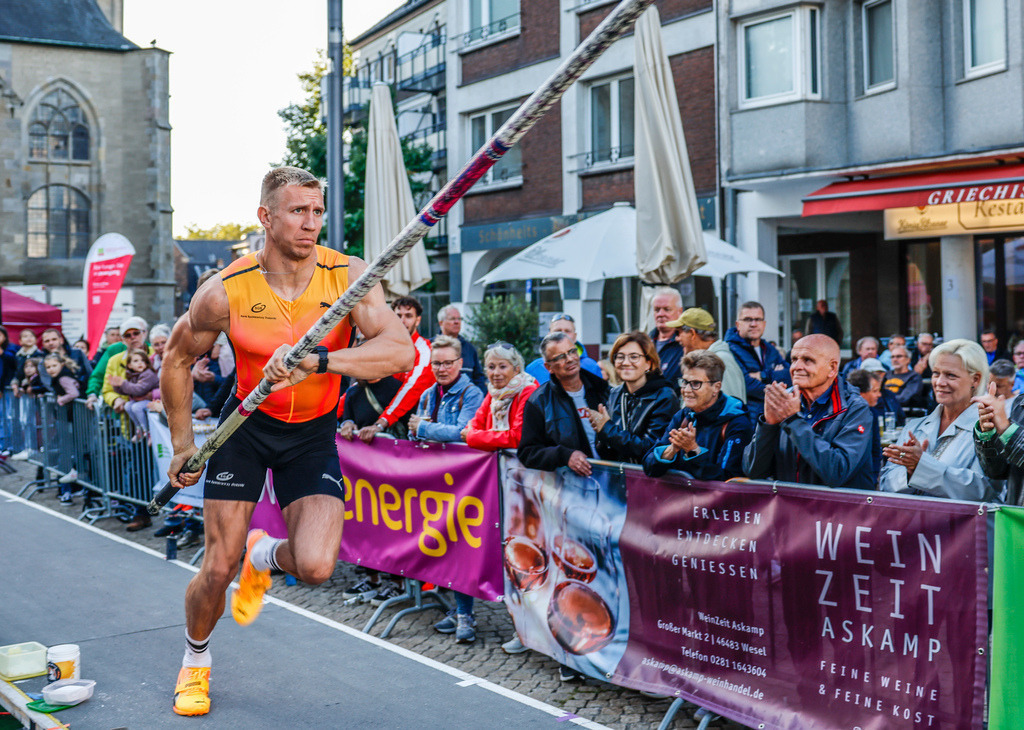 top-top.de 240913-161 | Foto, Video, Fotografie, Videografie, Fotobox, DJ, Discjockey, Musik, Musikbox, Veranstaltung, Photobooth, Amazon, Ebay, Buchtipp, Bestseller, Autor, Verlag, Buch, Wesel, Hamminkeln, NRW, Dinslaken, Rees, Drohne, Hochzeit, Party, Fotobox, Wesel, Fotograf