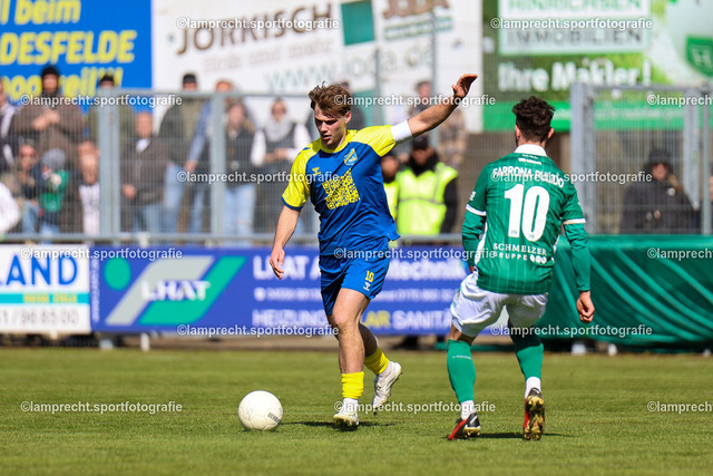 Fußball I Herren I Saison 2025-2026 I SHFV-Lotto-Pokal I Halbfinale I SV Todesfelde - VfB Lübeck 050 | v.l. Mats Jonathan Klüver (10, SV Todesfelde), Manuel Farrona Pulido (10, VfB Lübeck) - Realisiert mit Pictrs.com