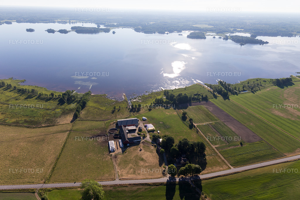 Vue aérienne: Vue de la ville à Hunna dans le département Kronoberg, Suède. Photo: IMG_108202.jpg prise le 28/06/2018 par Werner Riehm/FLY-FOTO.euRésolution de l'original: 5472 x 3648 px