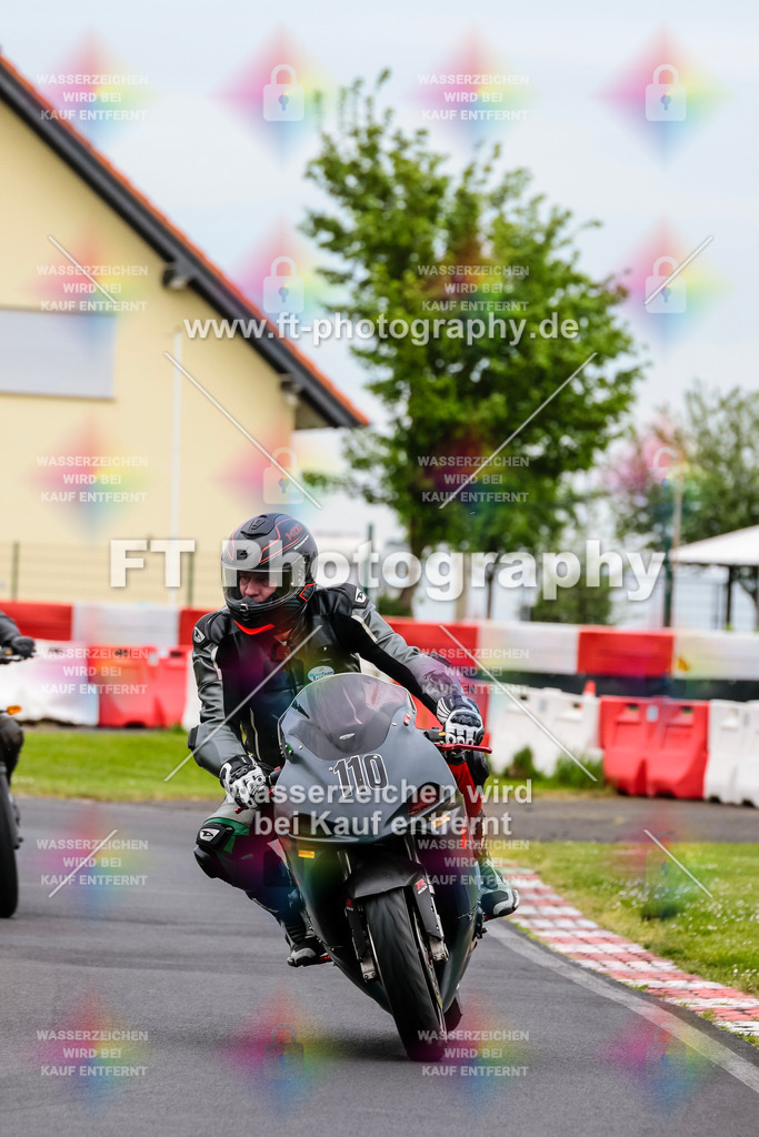 MotoTeamVBK-20384 | Hier findet Ihr Bilder von Touristenfahrten auf der Nürburgring Nordschleife oder von anderen Veranstaltungen die ich besucht habe. Viel Spass beim Durch Schauen 