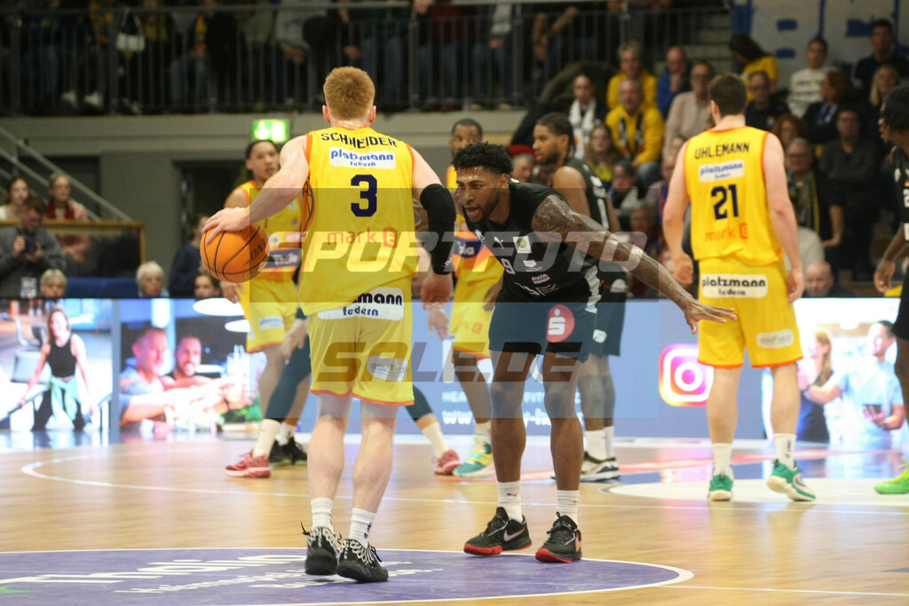 Phoenix Hagen - Nürnberg Falcobns | Siler Schneidr am Ball - © Sportfoto-Sale (MK) - Realisiert mit Pictrs.com