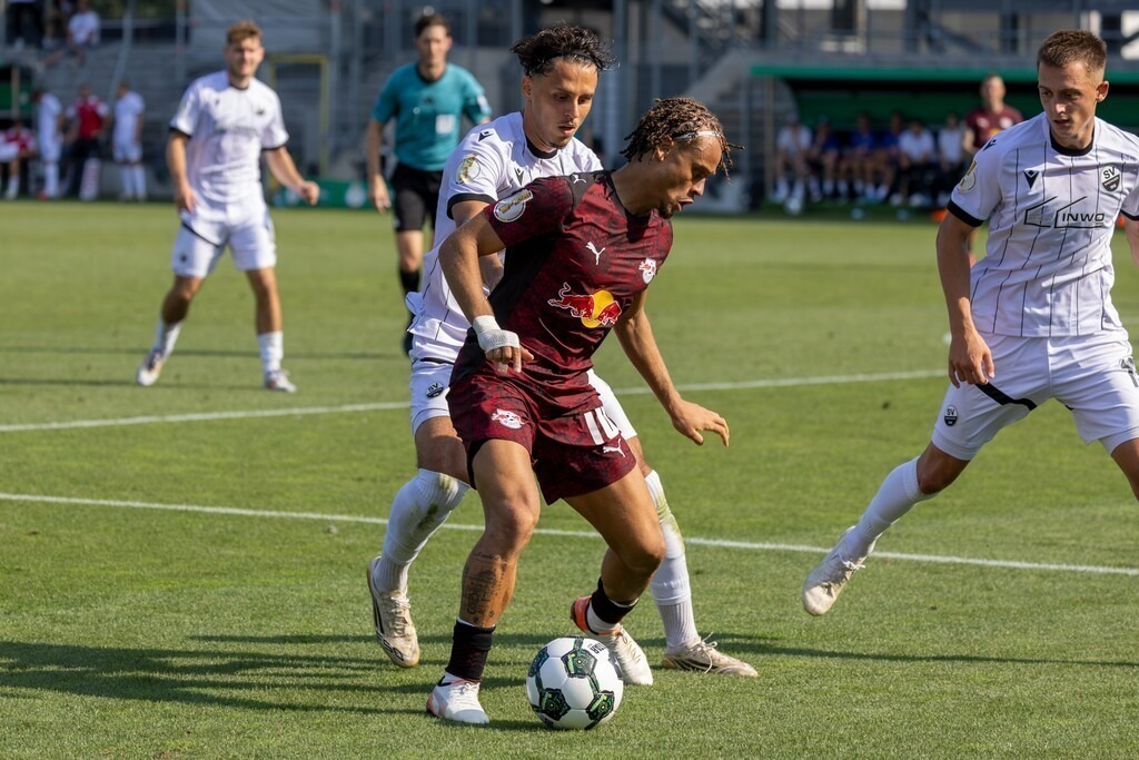 SV Sandhausen gegen RB Leipzig (DFB-Pokal, 1. Runde)***Am Ball: Xavi Simons (10, Leipzig) | SV Sandhausen gegen RB Leipzig (DFB-Pokal, 1. Runde)***Am Ball: Xavi Simons (10, Leipzig) - Realisiert mit Pictrs.com