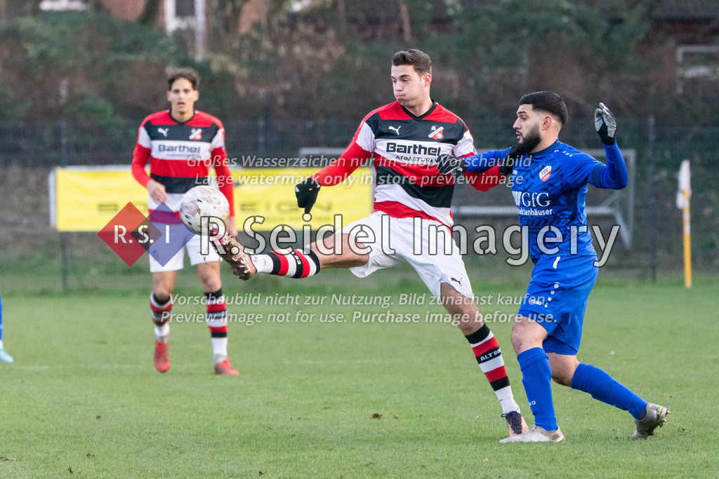 Fußball, Saison 2022/23, Oberliga Hamburg, Altona 93 - TSV Sasel, Adolf-Jäger-Kampfbahn (Hamburg), 21.01.2023, 24. Spieltag /// 
 | Martin Schauer (#13, Altona), Andranik Khachaturi Ghubasaryan (#8, Sasel) 
(Nur zur redaktionellen Nutzung.) /// 
