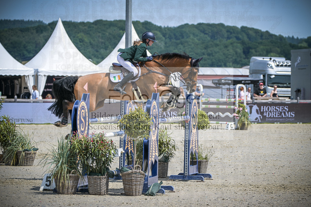 DOS_2420 | Entdecke hochwertige Reitturnierfotos von Foto Oger. Professionell, emotional und authentisch – jetzt Lieblingsmomente im Shop bestellen.Deutschlandweite Turnierfotografie. - Realisiert mit Pictrs.com