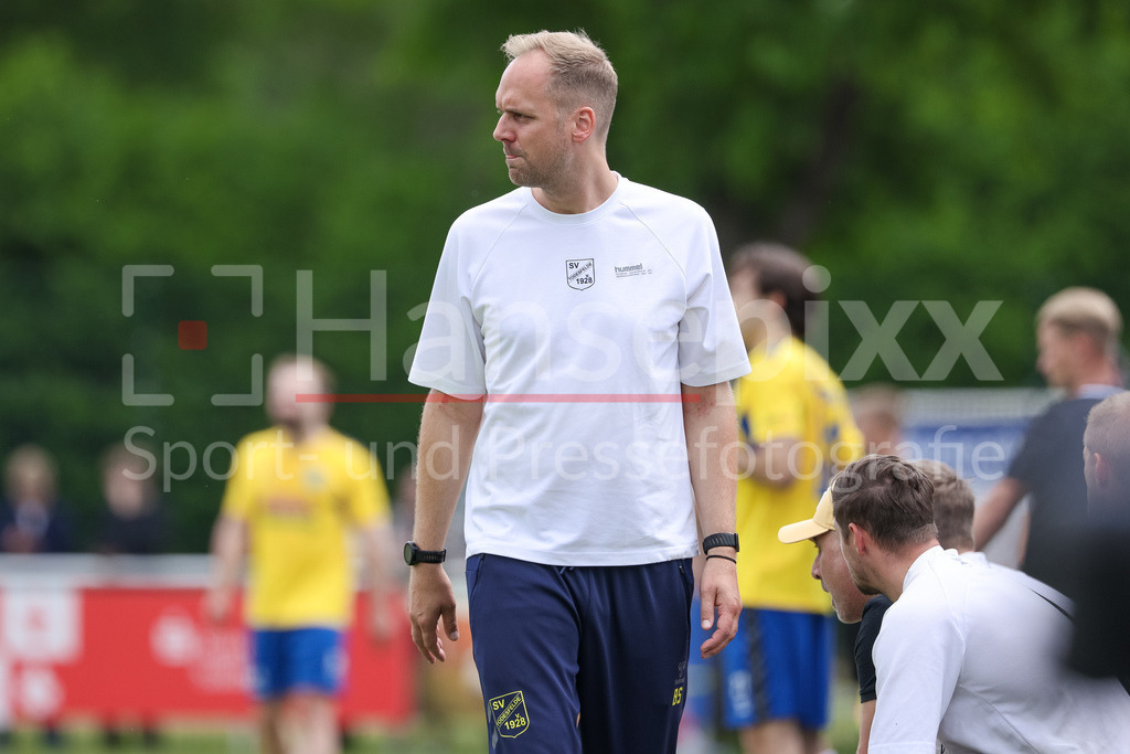 Fussball, Aufstiegsrunde Regionalliga Nord, SV Todesfelde - Blumenthaler SV | Björn Sörensen (Trainer, SV Todesfelde) Portrait, Nahaufnahme, Einzelfoto, Einzelbild