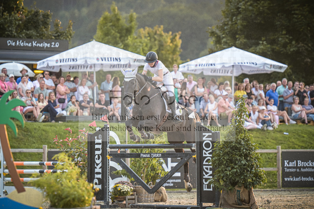 DOS_1820 | Entdecke hochwertige Reitturnierfotos von Foto Oger. Professionell, emotional und authentisch – jetzt Lieblingsmomente im Shop bestellen.Deutschlandweite Turnierfotografie. - Realisiert mit Pictrs.com