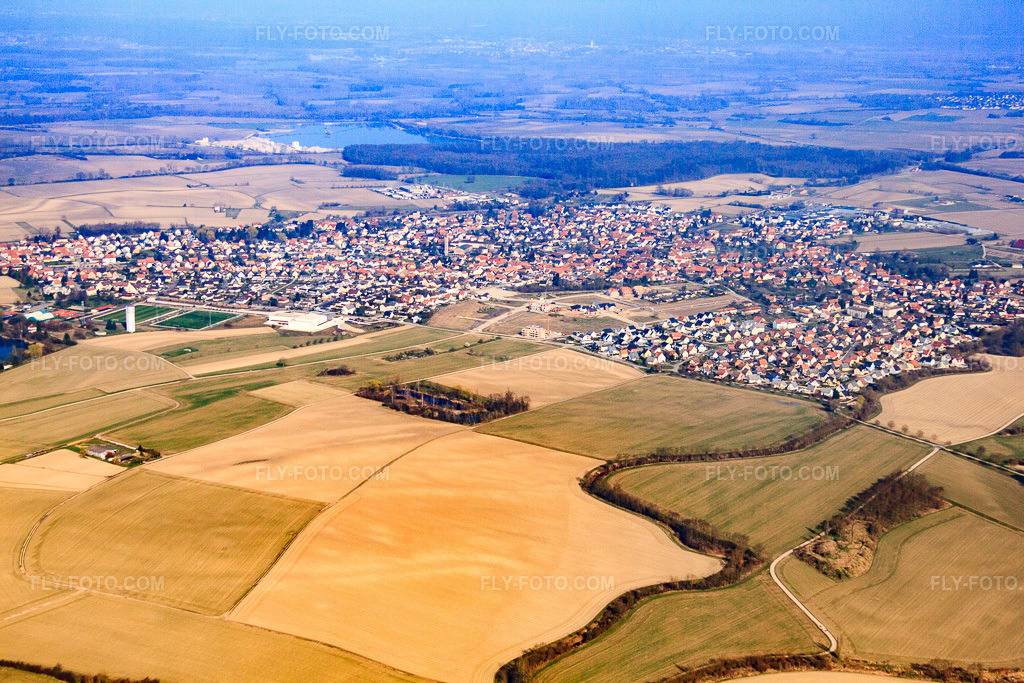 Aerial view: View of the town from the south in Gambsheim in the state Bas-Rhin, France.Photo: IMG_62900.jpg taken on 03/09/2014 by Werner Riehm/FLY-FOTO.comResolution of the original: 4752 x 3168 px