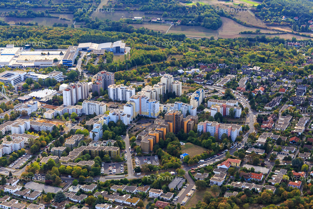Straßburger Ring ums alte Schwimmbad | Luftbild: Straßburger Ring ums alte Schwimmbad im Ortsteil Heuchelhof in Würzburg im Bundesland Bayern in Deutschland. Foto: IMG_111358.jpg vom 09.09.2018 durch Werner Riehm/FLY-FOTO.de - Realisiert mit Pictrs.com