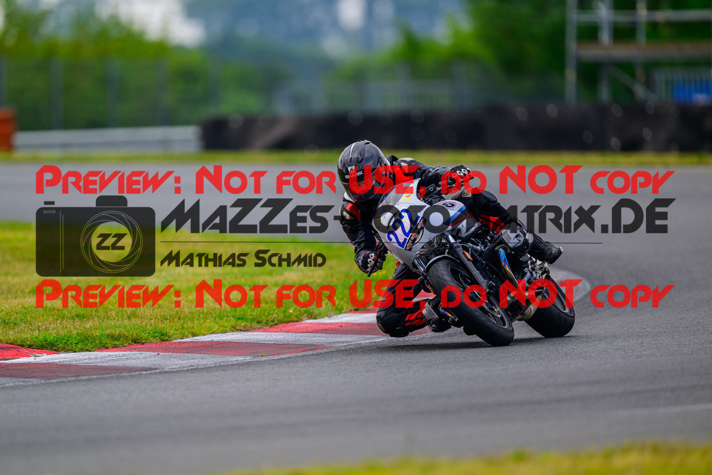 MaZZes_FotoMatrix_240724_6007705_1917 | BLAU