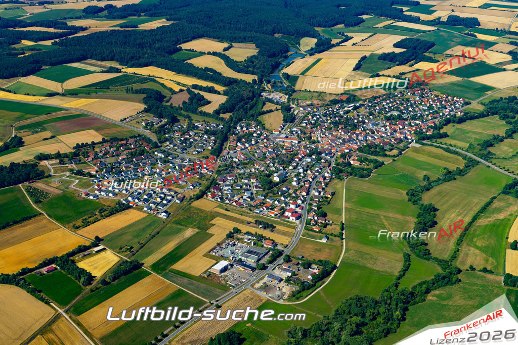 Das Luftbild der Stadt Frensdorf wurde 2022 vom Flugzeug heraus erstellt (keine Drohnen-Aufnahmen) Aufnahmehöhe ca.450 Meter- hohe Bildauflösung und Druck-Qualität. Garantiert!