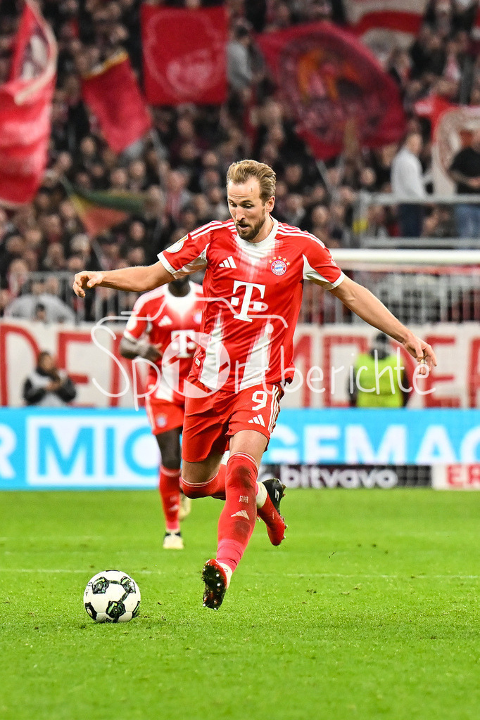 FC Bayern München - RB Leipzig | MUNICH, GERMANY - 11. FEBRUARY: am BAll Harry KANE (FC Bayern Munich 9) / Einzelfoto / Freisteller während dem Spiel zwischen dem FC Bayern München und RB Leipzig beim Viertelfinale des DFB-Pokales in der Allianz Arena