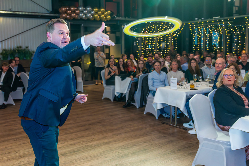 top-top.de 260306-092 | Foto, Video, Fotografie, Videografie, Fotobox, DJ, Discjockey, Musik, Musikbox, Veranstaltung, Photobooth, Amazon, Ebay, Buchtipp, Bestseller, Autor, Verlag, Buch, Wesel, Hamminkeln, NRW, Dinslaken, Rees, Drohne, Hochzeit, Party, Fotobox, Wesel, Fotograf