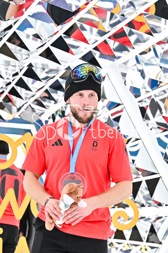 Einkleidung Team D Milano Cortina 2026 | Munich, GERMANY - 12. JANUARY: Parker TUOMIE Eishockeyspieler der Kölner Haie ) bei der Einkleidung des Teams D am 12.01.2026 in der MTC world of fashion in München