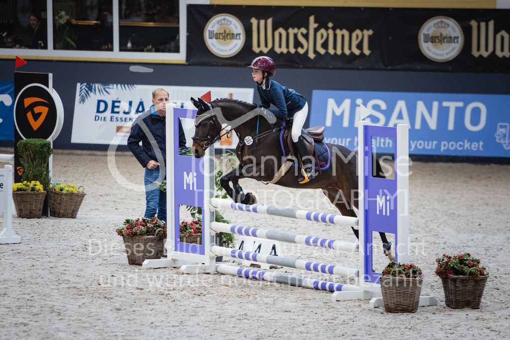 221112_Warstein_E-Stil-401 | Deine schönsten Turniermomente als professionelle Fotos! Entdecke hochwertige Pferdesport-Fotografie im Online-Shop. Jetzt Fotos finden & bestellen!