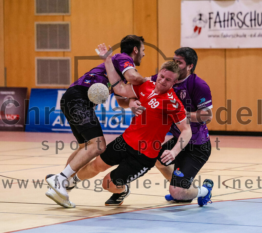 2024-01-27_023_SpVgg_Altenerding_gegen_TV_Altoetting | Erding, Deutschland, 27.01.2024:
Handball, Bezirksoberliga Männer 2023 / 2024, 13. Spieltag, SpVgg Altenerding gegen TV Altötting, Endergebnis: 30:28

Simon Rüdiger (SpVgg Altenerding, #7), Thomas Ecker (TV Altötting, #69), Christian Loris (SpVgg Altenerding, #11)

Foto: Christian Riedel / fotografie-riedel.net