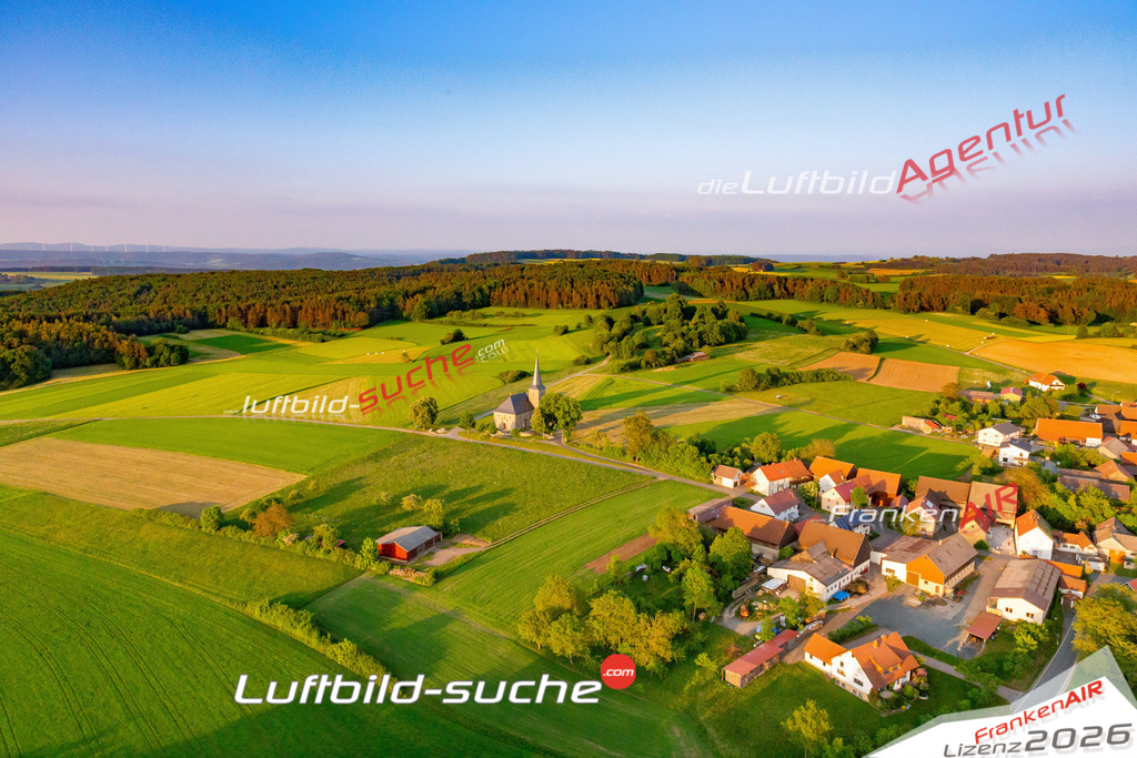 Die Luftbildaufnahme Neudorf - Weismain wurde 2018 mittels Flugzeug (keine Drohne) erstellt. Perfekte Schärfe und Druck- Auflösung- Garantiert!