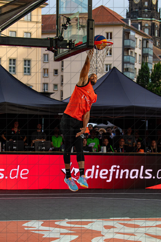 DIE FINALS 2025 | Dt. Meisterschaft 3x3   | Finale: Skyliners (orange) vs. Hannover (black) //  02.08.25: DIE FINALS 2025 | Dt. Meisterschaft 3x3   / Dresden / Deutschland  //   CREDIT:www.bullenfotos.de, Martin König, Hörner Weg 40, D-49078 Osnabrück, +4917663732967 // Nutzung und Weitergabe nur zu den vereinbarten Zwecken. Presseanfragen an Ersteller. Alle Rechte beim Ersteller. Honorierung nach MFM. - Realisiert mit Pictrs.com