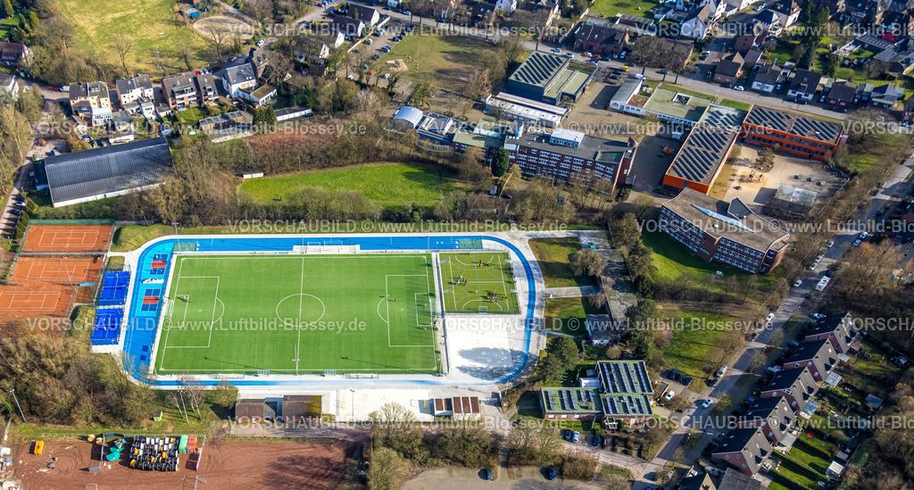 Bottrop250202352Mitte | Luftbild, neuer Sportplatz SV 1911 Bottrop e.V. Fußballstadion mit Laufstrecke und Kleinfeld, Schüler beim Sporttraining, obere Wiese Bogensportclub Bottrop 1980 e.V., Willy Brandt-Gesamtschule Bottrop, Eigen, Bottrop, Ruhrgebiet, Nordrhein-Westfalen, Deutschland