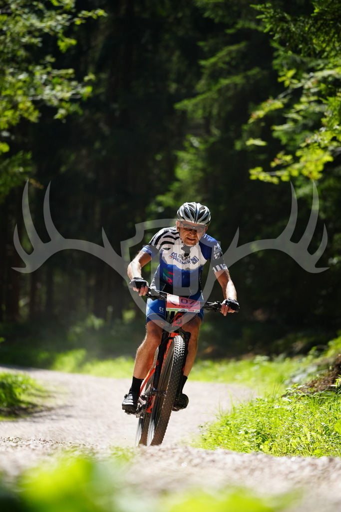 FC102123 | Fotogalerie der Treibjagd im Dunkelwald - Dein MTB Etappenrennen im Erzgebirge - Realisiert mit Pictrs.com