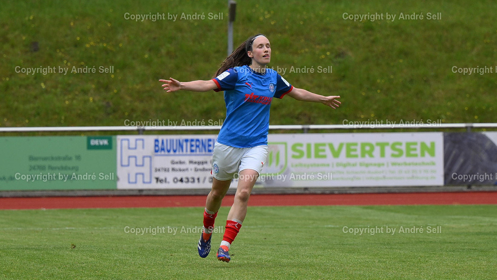 Eichholzer SV vs Holstein Kiel | Paula Harder (Holstein #11) bejubelt ihren Treffer zum 0-5 / Fußball-Landespokal Finale Schleswig-Holstein Frauen 2024/2025 / Eichholzer SV vs Holstein Kiel / Eiderstadion / Büdelsdorf / 25.05.25 - Realisiert mit Pictrs.com