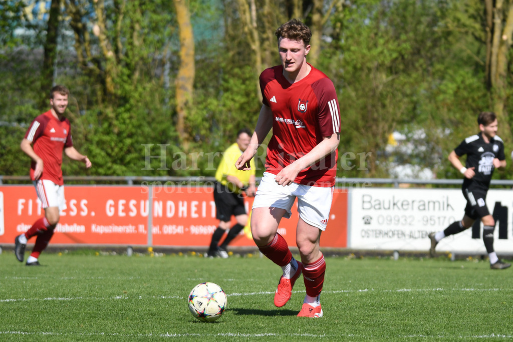 FC Künzing : SV Schöfweg | Simon Kröninger (FC Künzing) - Realisiert mit Pictrs.com