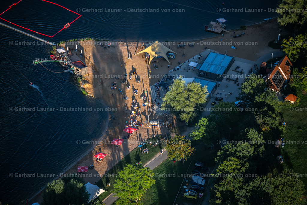 4051037 | ABSBERG 03.09.2021 Freizeitzentrum der Wasserski - Rennbahn " Wakepark Brombachsee " auf der Badehalbinsel in Absberg im Bundesland Bayern, Deutschland. Weiterführende Informationen bei: WAKEPARK BROMBACHSEE. // Leisure center of water skiing - racetrack " Wakepark Brombachsee " on island Badehalbinsel in Absberg in the state Bavaria, Germany. Further information at: WAKEPARK BROMBACHSEE. Foto: Gerhard Launer