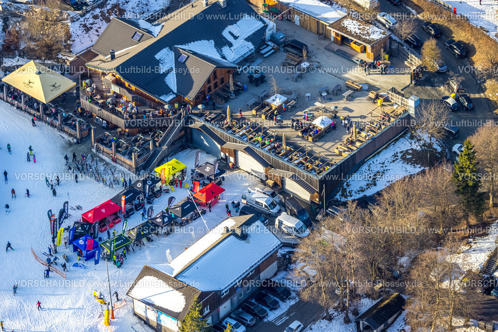 Winterberg260105017 | Luftbild, Restaurant Bei Möppi, am Skiliftkarussell Winterberg P7, Außengastronomie mit Sonnenschirmen, Winterberg, Sauerland, Nordrhein-Westfalen, Deutschland