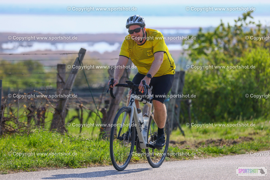 TRA_0870 | Neusiedlersee Radmarathon 2026@sportshot_your_pictrs #yourpictures#roadtowm2029 #nrm #neusiedlerseeradmarathon #neusiedlersee #neusiedlerseetourismus #burgenland #mörbisch #nrm26 #burgenlandtourismus #voglundco #poweredbyburgenlandtourismus #radsport #rad #marathon #ucigranfondo #visitburgenland #ucigranfondoworldseries