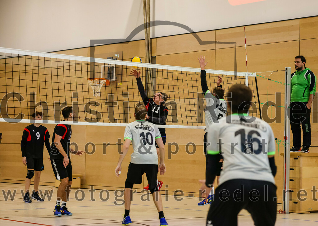 2021-11-27_062_TuS_Oberding_II_gegen_MTV_1881_Ingolstadt_III | Oberding, Deutschland, 27.11.2021:
Volleyball, Kreisliga 2021 / 2022, 5. Spieltag, TuS Oberding II gegen MTV 1881 Ingolstadt III, Endergebnis: 3:2

Hayden Lorenz (TuS Oberding, #9), Corbinian Prell (TuS Oberding, #5), Gregor Bartkowski (TuS Oberding, #11)

Foto: Christian Riedel / fotografie-riedel.net