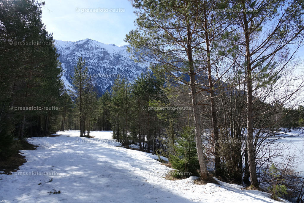 welltvi-Weissenbach_Baggersee-Winter_06032019-DSC06935 | Info aus dem Bezirk Reutte/Ausserfern Tirol sowie eine umfangreiche Bilddatenbank über die gesamte Region: Lechtal, Talkessel Reutte, Tannheimertal, Zwischentoren. Lech, Plansee, Zugspitze, Grenztunnel, B179, Fernpassstraße, Verkehr, Lawinen, Tradition, - Realisiert mit Pictrs.com