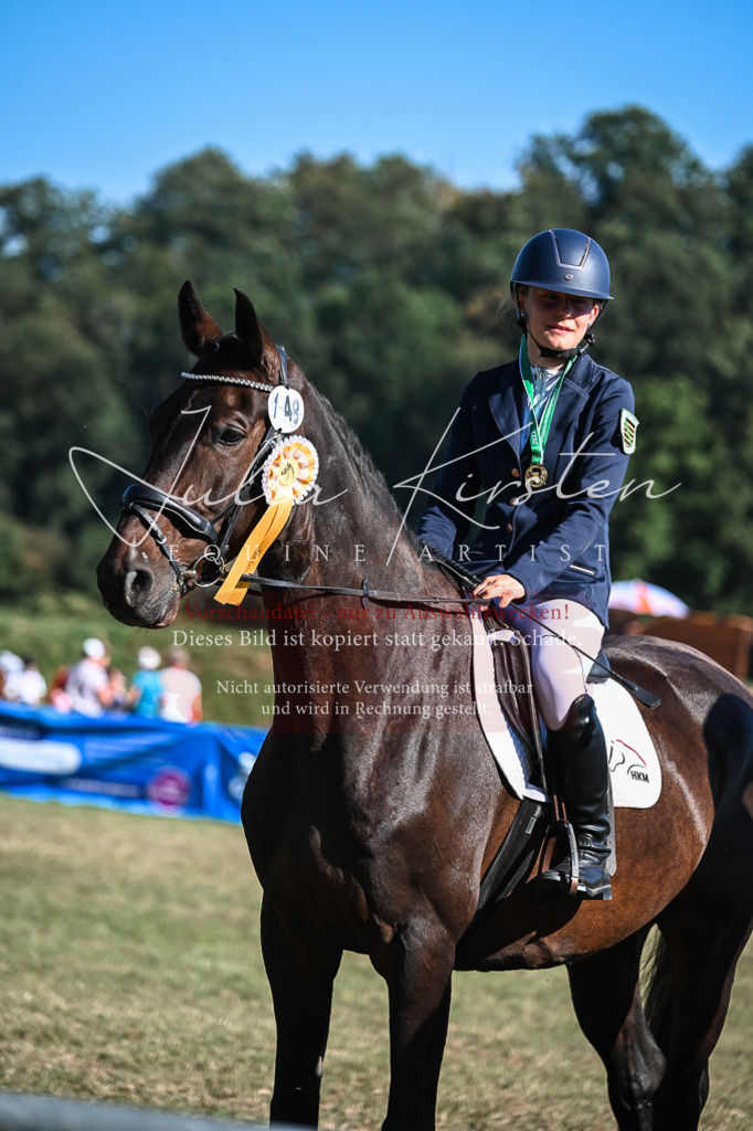 DSC_7123 | Pferde- und Turnierfotografie in Westsachsen. Pferdeportraits, Auftragszeichnungen und intuitive Kunst.