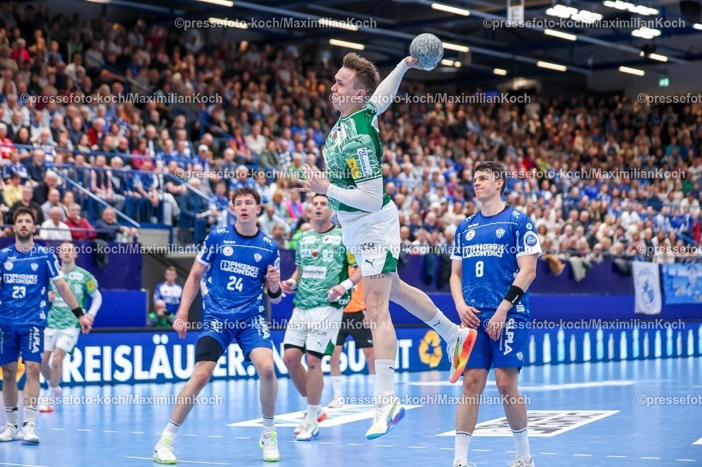 xkwix12042602038 | 2026.04.12, xkwix, Handball, HBL, TBV Lemgo Lippe -  Füchse Berlin, PHOENIX CONTACT arena, 28.Spieltag, Saison 2025 / 2026: Lasse Andersson (Füchse Berlin #11) beim Wurf DFB regulations prohibit any use of photographs as image sequences and or quasi-video. Photo: xKamilxWilkowskixPressefotoKochx