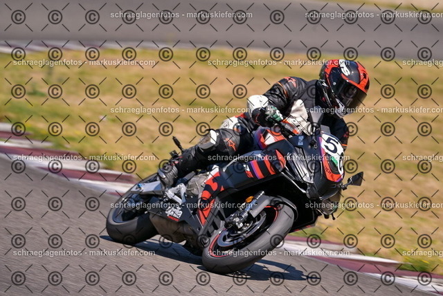 26bt05-1122 | markuskiefer.com - Realisiert mit Pictrs.com