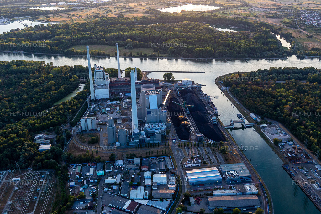 Luftbild: EnBW Energie Baden-Württemberg AG, Rheinhafen-Dampfkraftwerk Karlsruhe im Ortsteil Daxlanden in Karlsruhe im Bundesland Baden-Württemberg in Deutschland. Foto: IMG_134057.jpg vom 21.08.2022 durch Werner Riehm/FLY-FOTO.deIhr Energieanbieter für Strom, Gas und Elektromobilität | EnBW