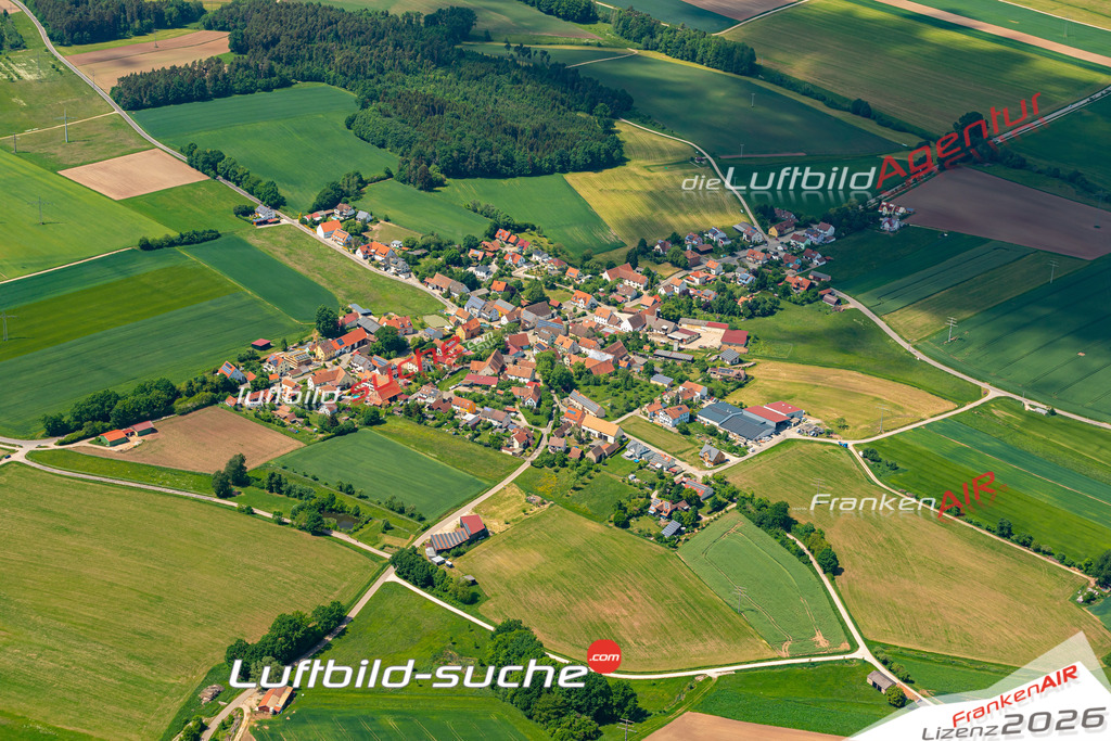 Aktuelles Luftbild von Bernhardswinden Ansbach - Die Luftaufnahme wurde 2022 mittels UL-Flugzeug erstellt ( keine Drohne ) - hochauflösende Kamera-Systeme von  Canon -Beste Qualität - Für grossformatige Ausdrucke geeignet. Die Geschenkidee !