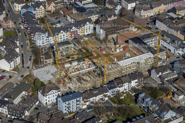 Velbert240301587 | Luftbild, Baustelle mit Baukran für Wohngebäude an der Sternbergstraße mit Neubau für Klima-Kita mit Spielplatz an der Nordstraße, Velbert, Ruhrgebiet, Nordrhein-Westfalen, Deutschland