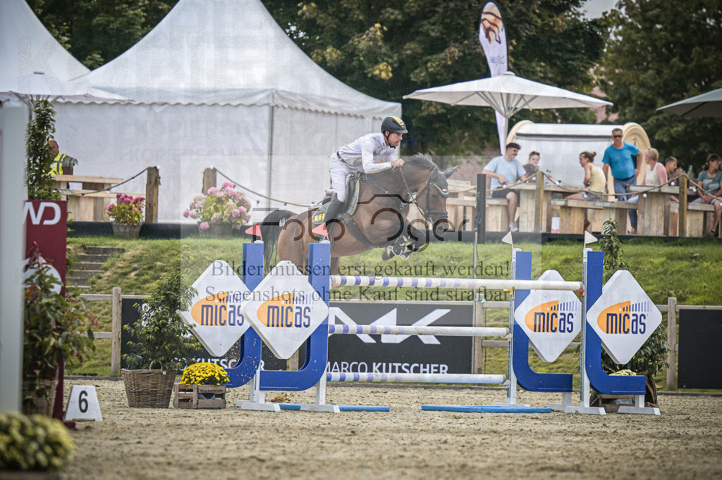 DOS_2610 | Entdecke hochwertige Reitturnierfotos von Foto Oger. Professionell, emotional und authentisch – jetzt Lieblingsmomente im Shop bestellen.Deutschlandweite Turnierfotografie. - Realisiert mit Pictrs.com