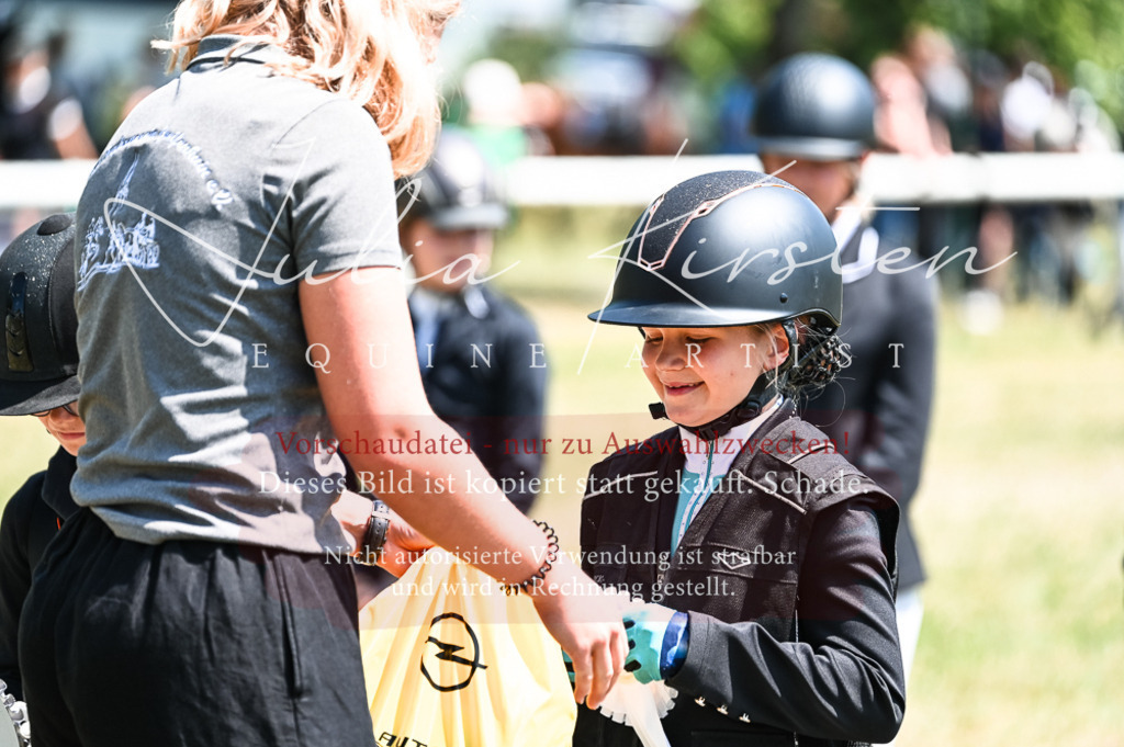 DSC_9930 | Pferde- und Turnierfotografie in Westsachsen. Pferdeportraits, Auftragszeichnungen und intuitive Kunst.