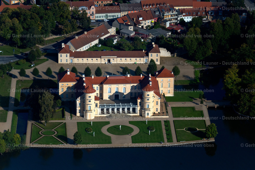 4062407 | RHEINSBERG 08.09.2021 Schloss Rheinsberg in Rheinsberg am Ufer des Grienericksee im Bundesland Brandenburg, Deutschland. Weiterführende Informationen bei: Stiftung Preußische Schlösser und Gärten Berlin-Brandenburg. // Rheinsberg Castle in Rheinsberg on the banks of the Grienericksee in the state Brandenburg, Germany. Further information at: Stiftung Preussische Schloesser und Gaerten Berlin-Brandenburg. Foto: Gerhard Launer