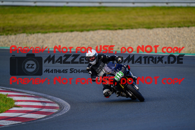 MaZZes_FotoMatrix_240724_6007705_2-322 | GRUEN