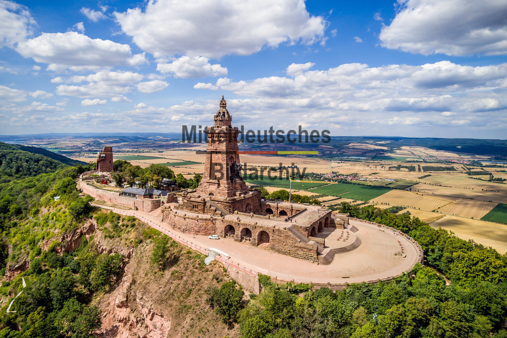 Kyffhäuser-0018 | Im Kyffhäusergebirges steht eines der bedeutendsten Denkmäler Deutschlands – das Kaiser-Wilhelm-Nationaldenkmal. Gebaut zu Ehren Kaiser Wilhelm I. und zur Erinnerung an die Reichseinigung im Jahre 1871.  - Realisiert mit Pictrs.com
