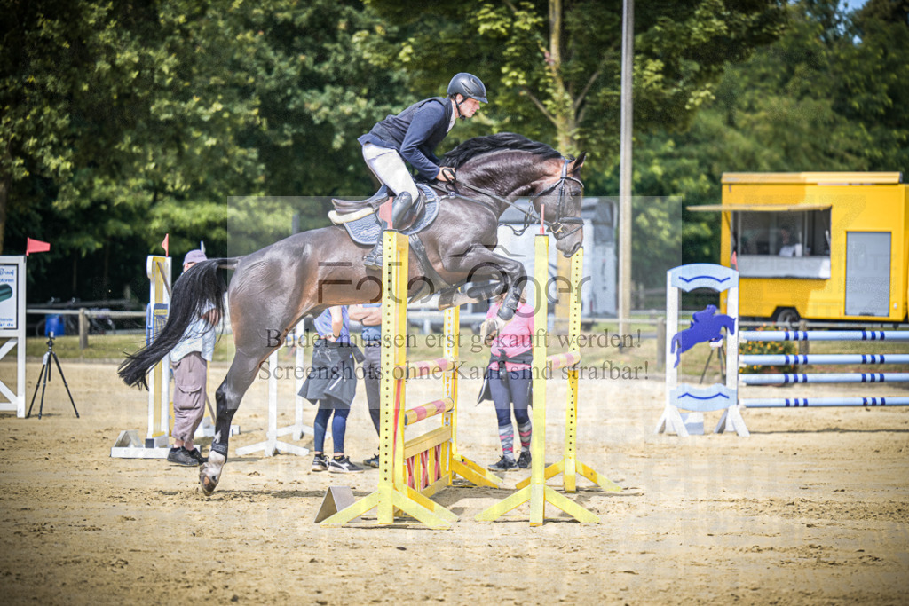 DOS_8313 | Entdecke hochwertige Reitturnierfotos von Foto Oger. Professionell, emotional und authentisch – jetzt Lieblingsmomente im Shop bestellen.Deutschlandweite Turnierfotografie. - Realisiert mit Pictrs.com