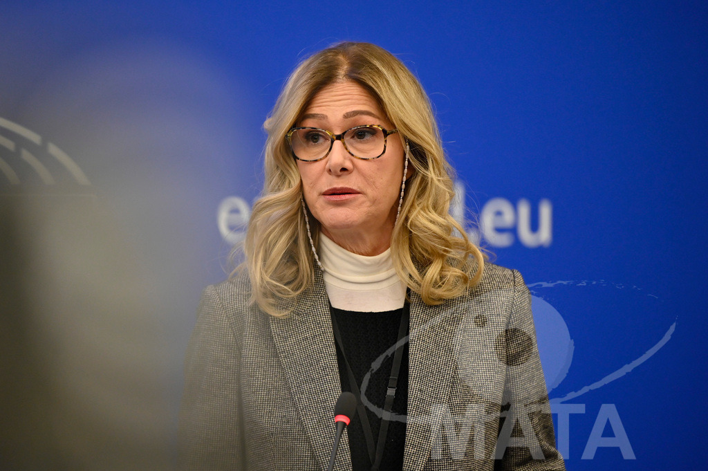_DWI0113 | Politikerin Francesca Donato bei einer Pressekonferenz zum Thema 'Alarmierende Statistiken zu den Folgen des COVID-Lockdowns' im Europäischen Parlament. Straßburg, 18.01.2023 - Realisiert mit Pictrs.com