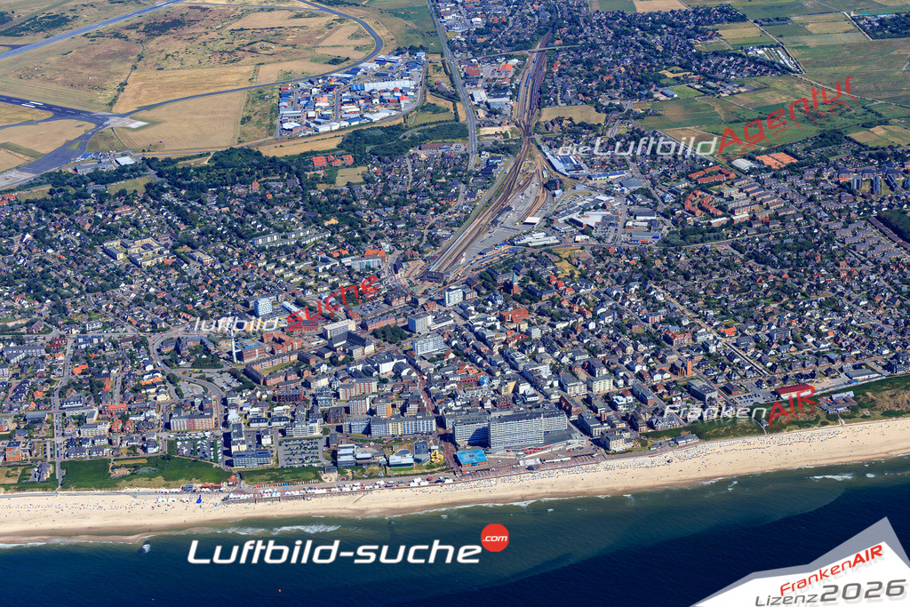 Die Luftbildaufnahme Westerland - Sylt wurde 2018 mittels Flugzeug (keine Drohne) erstellt. Perfekte Schärfe und Druck- Auflösung- Garantiert!