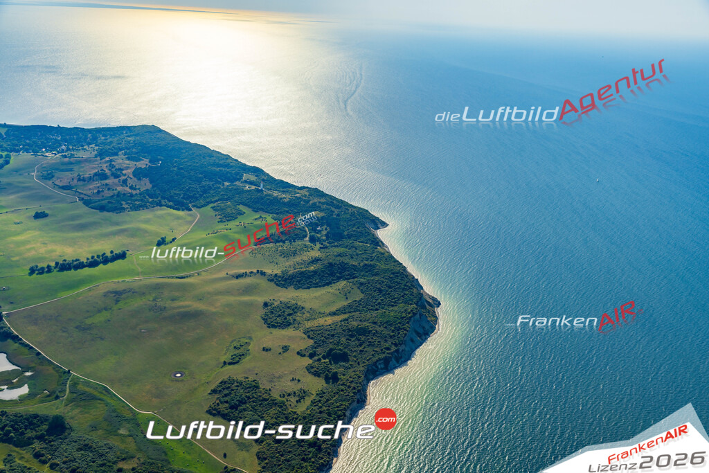 Luftaufnahme Dornbuschkliff Insel Hiddensee - Die Luftaufnahme wurde 2025 vom UL-Flugzeug heraus erstellt ( ohne Drohne ) - Hochauflösende Luftaufnahme - für professionelle Ausdrucke geeignet. Die Geschenkidee !Mit Lizenz und Bildrechte bestellbar